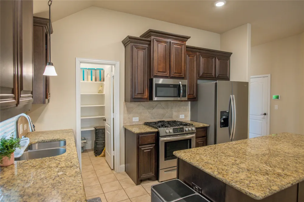 1305 Starlight Avenue Aubrey, TX 76227