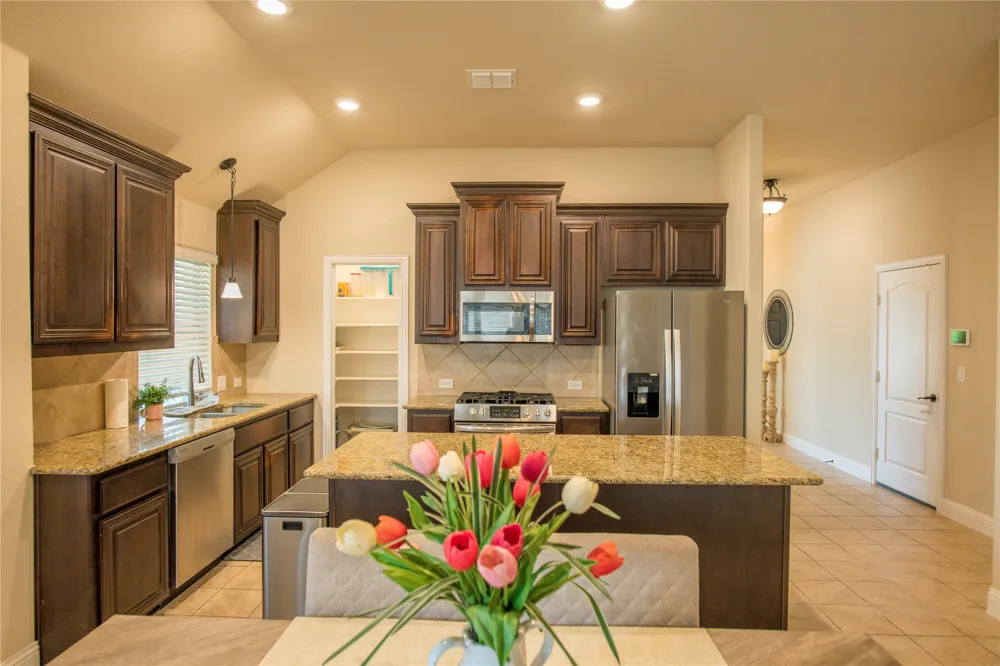 1305 Starlight Avenue Aubrey, TX 76227