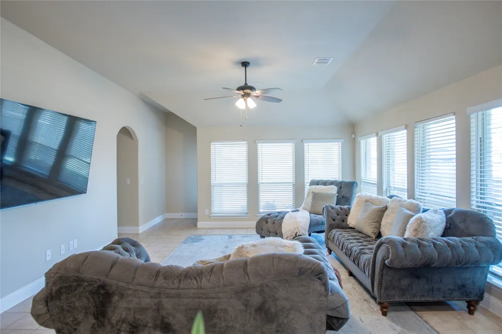 1305 Starlight Avenue Aubrey, TX 76227
