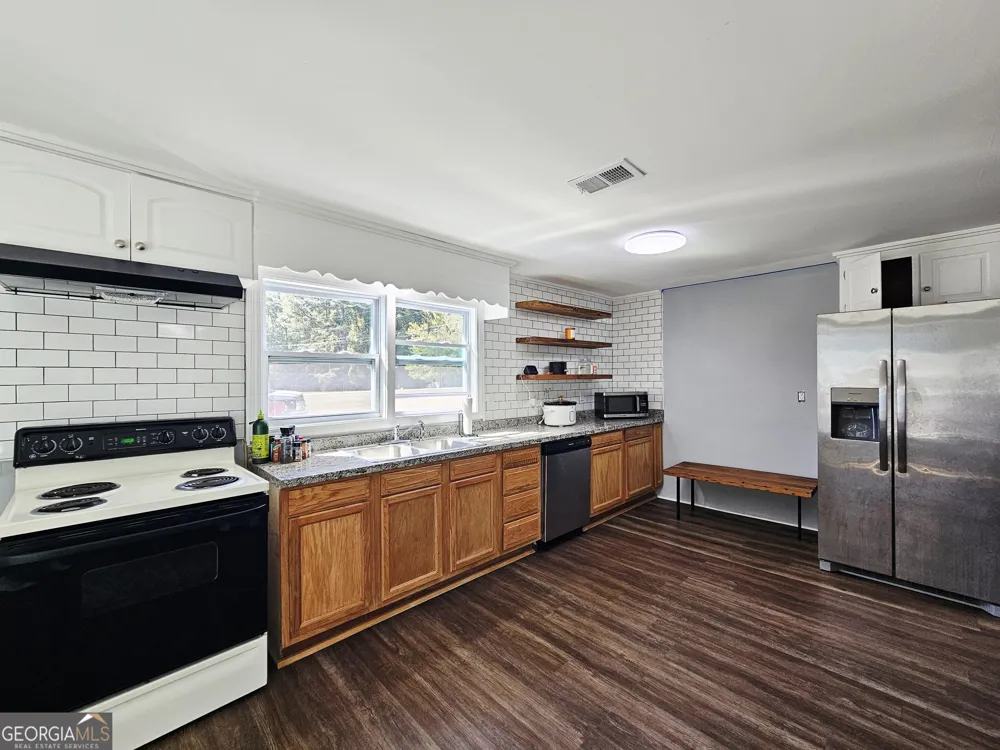 46 Gammon RD Carrollton, GA 30117