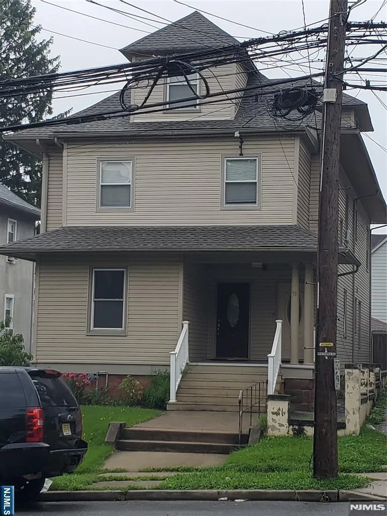 71 Aycrigg Avenue Passaic, NJ 07055