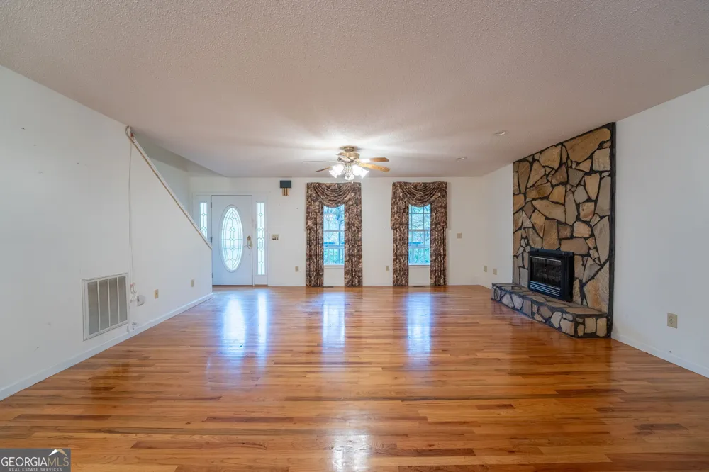 1327 Pinnacle DR Clayton, GA 30525