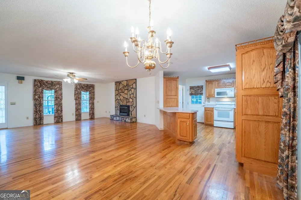 1327 Pinnacle DR Clayton, GA 30525
