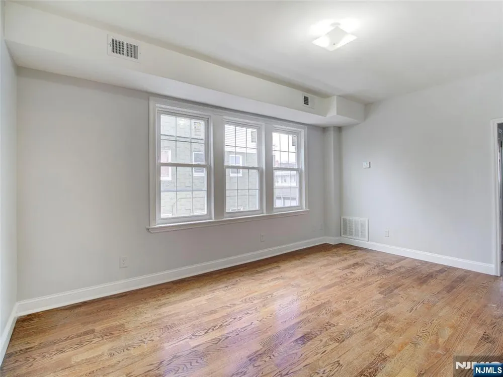 762 Summer Avenue Newark, NJ 07104