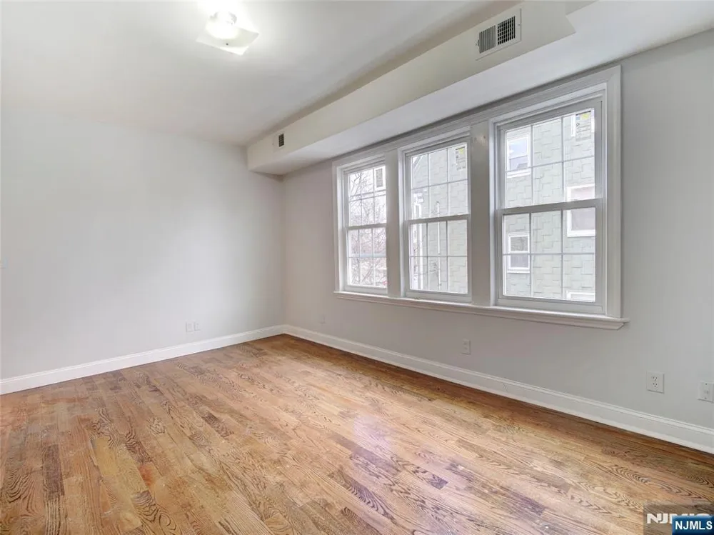 762 Summer Avenue Newark, NJ 07104
