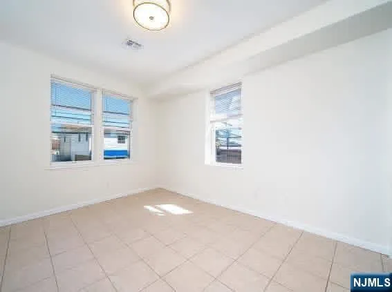 613 Ridge Road 2R Lyndhurst, NJ 07071