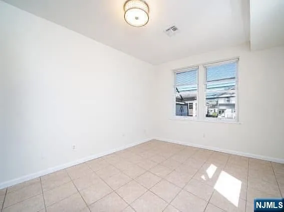 613 Ridge Road 2R Lyndhurst, NJ 07071
