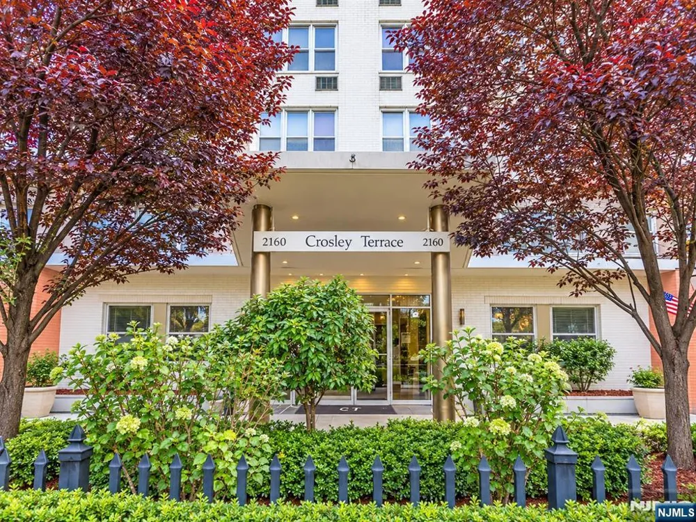 2160 Center Avenue 2L Fort Lee, NJ 07024