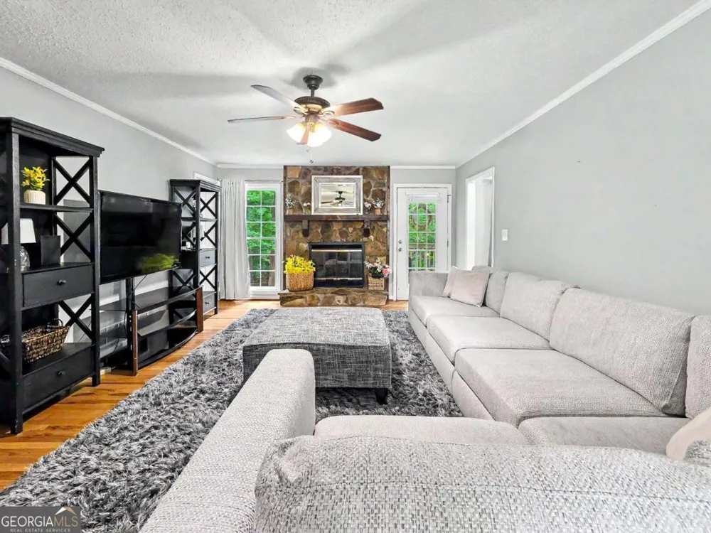 916 Little River LN Woodstock, GA 30189