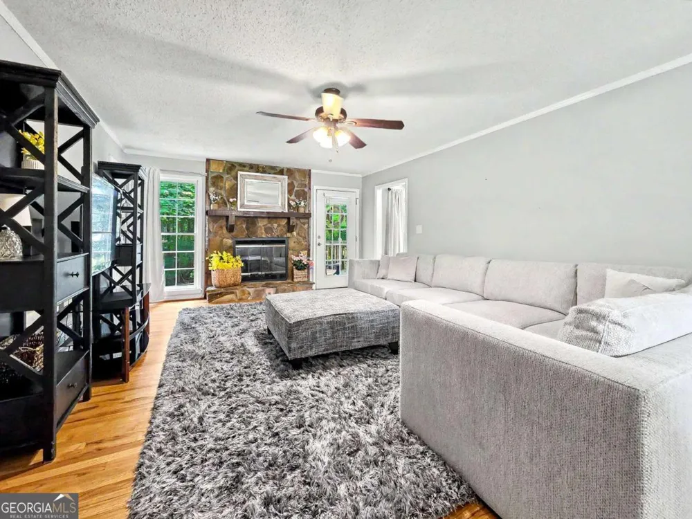 916 Little River LN Woodstock, GA 30189