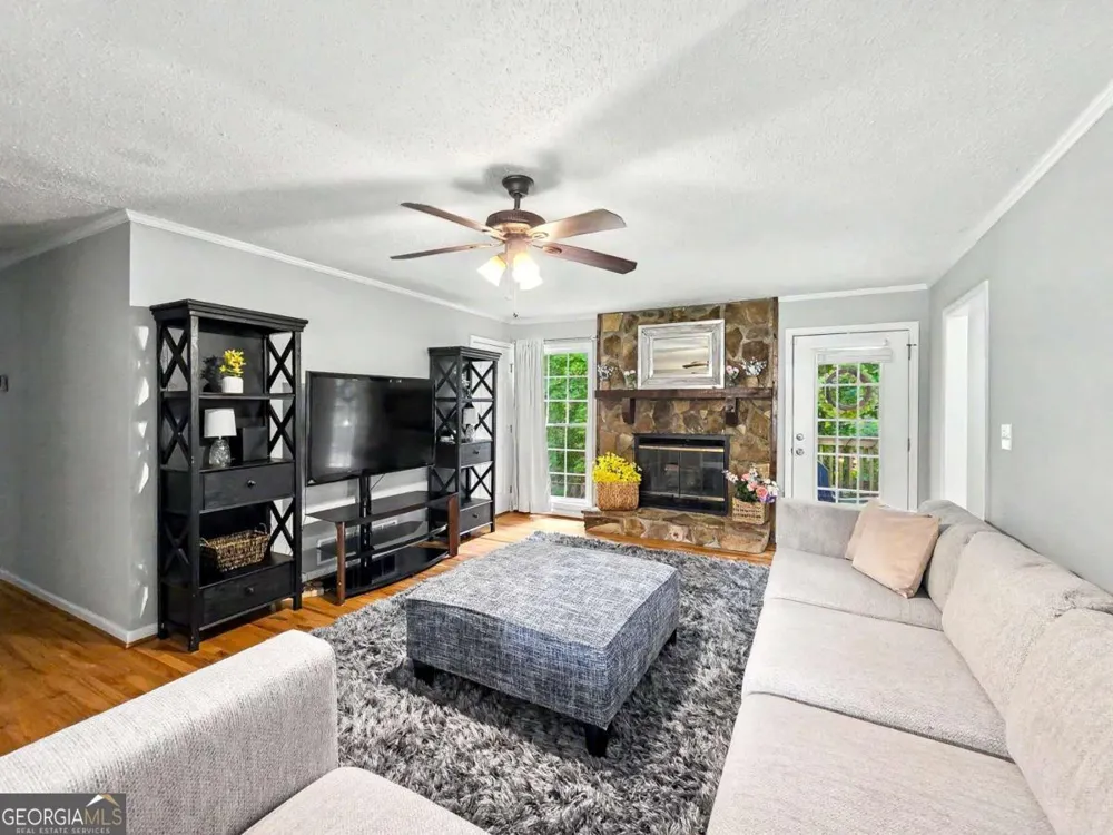 916 Little River LN Woodstock, GA 30189