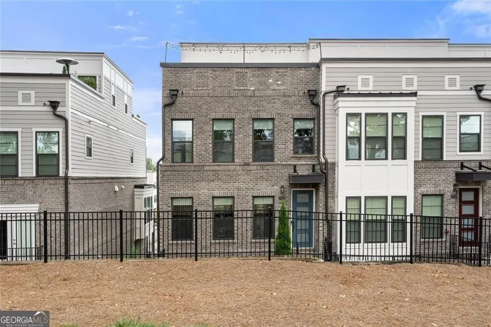 1012 Burnside LN NW Atlanta, GA 30318