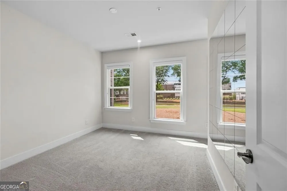 1012 Burnside LN NW Atlanta, GA 30318