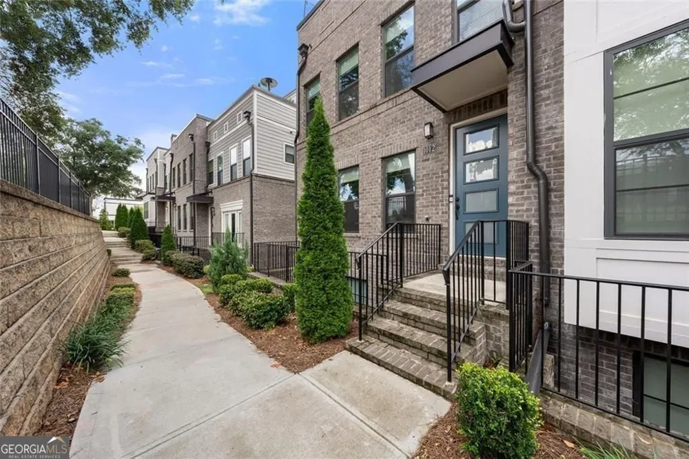 1012 Burnside LN NW Atlanta, GA 30318