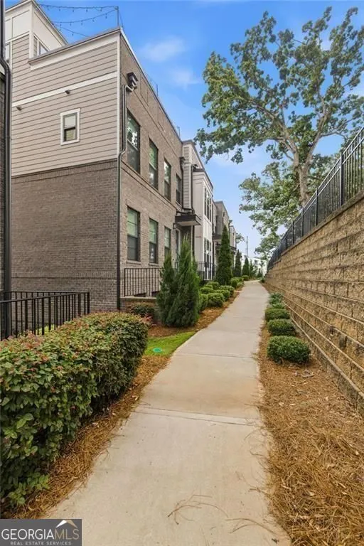1012 Burnside LN NW Atlanta, GA 30318