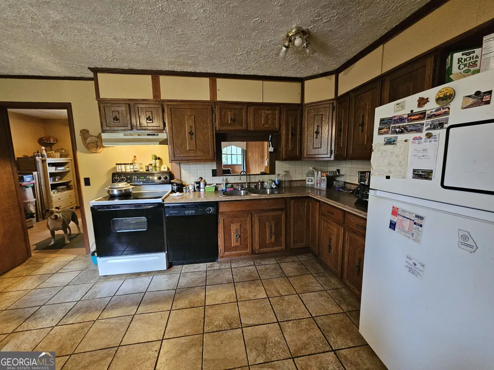 221 Brantley RD Warner Robins, GA 31093