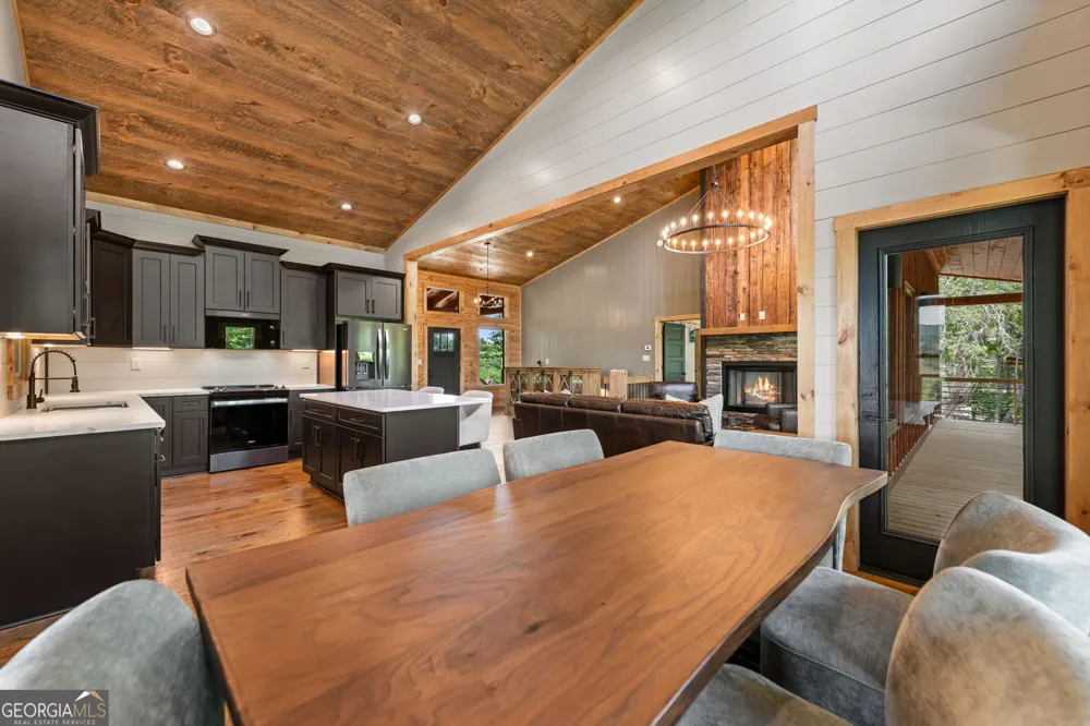 416 Windy Valley TRL Blue Ridge, GA 30513
