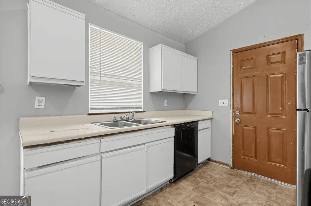 10248 Briarbay LOOP Jonesboro, GA 30238