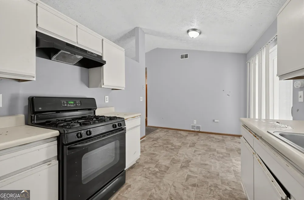 10248 Briarbay LOOP Jonesboro, GA 30238
