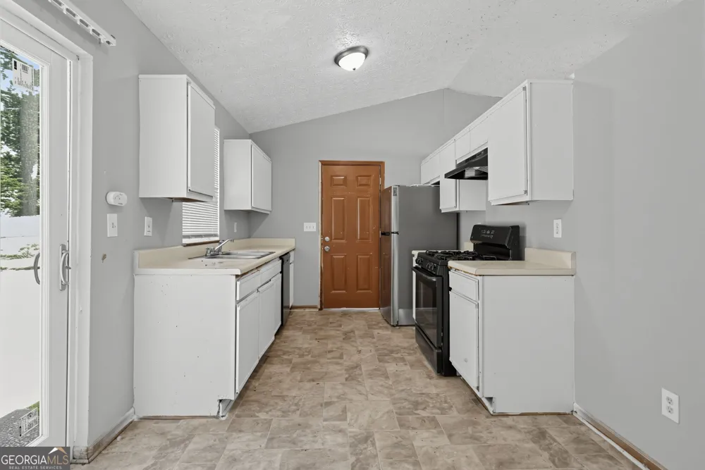 10248 Briarbay LOOP Jonesboro, GA 30238