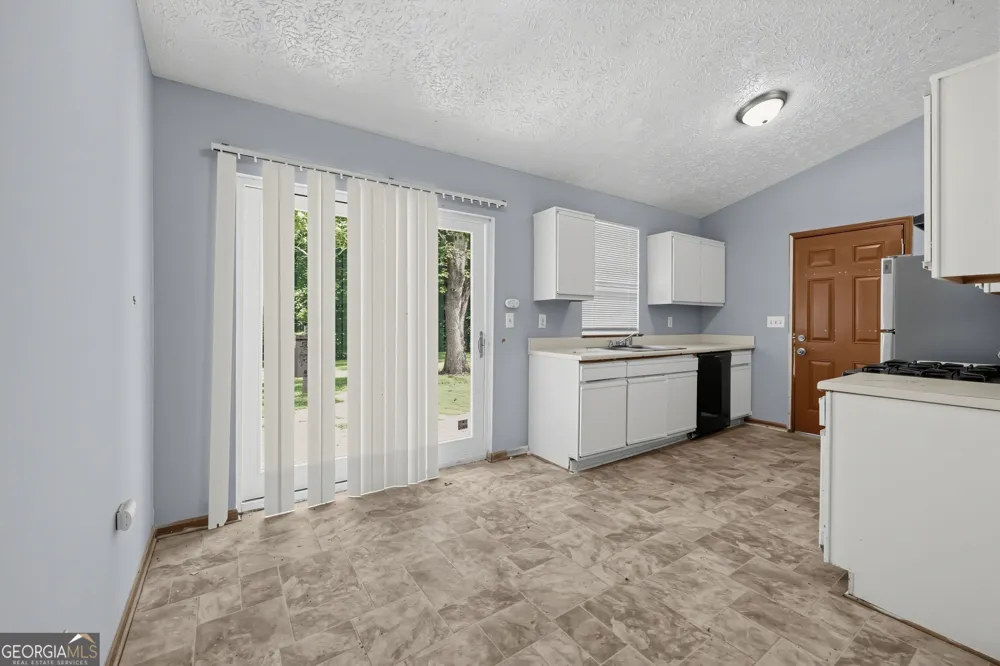 10248 Briarbay LOOP Jonesboro, GA 30238