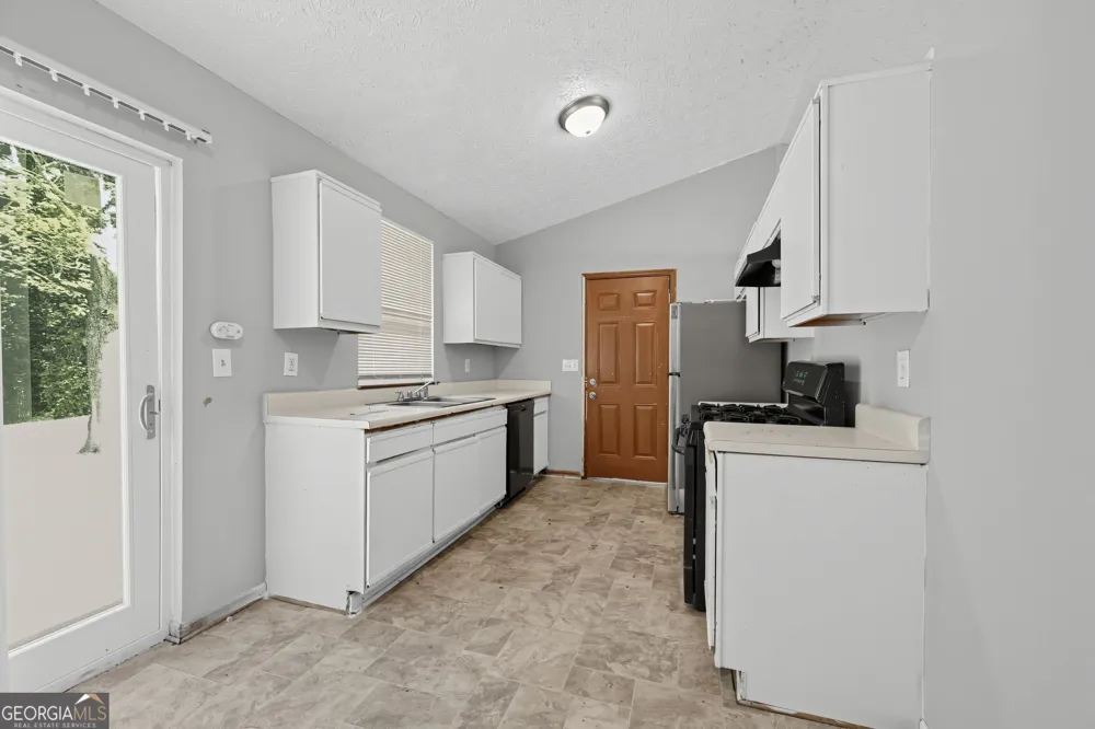 10248 Briarbay LOOP Jonesboro, GA 30238