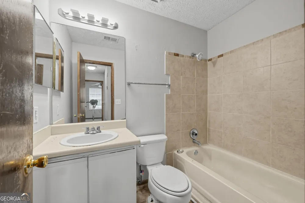 10248 Briarbay LOOP Jonesboro, GA 30238