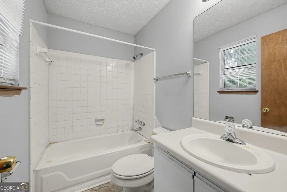 10248 Briarbay LOOP Jonesboro, GA 30238