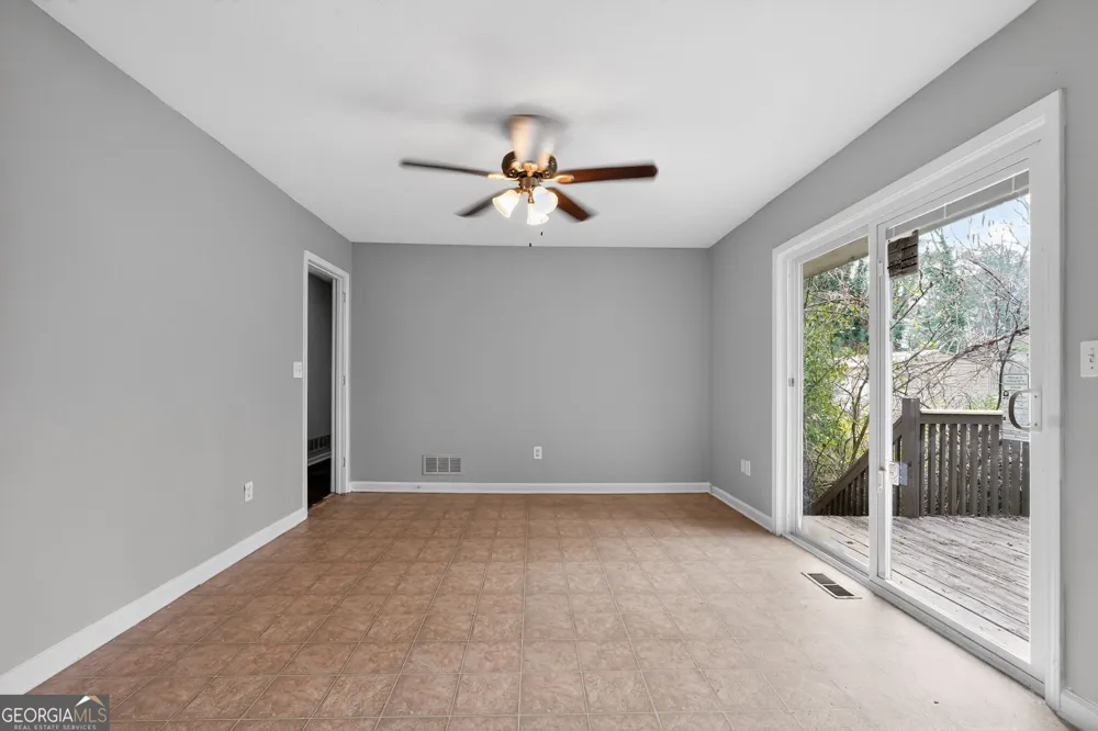 6925 Kimberland Gardens LN Lithonia, GA 30058
