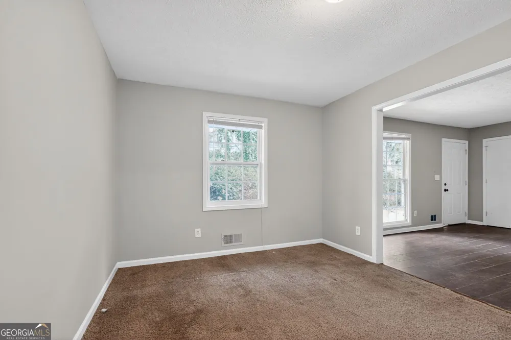 6925 Kimberland Gardens LN Lithonia, GA 30058