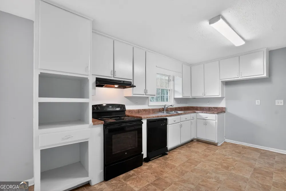 6925 Kimberland Gardens LN Lithonia, GA 30058