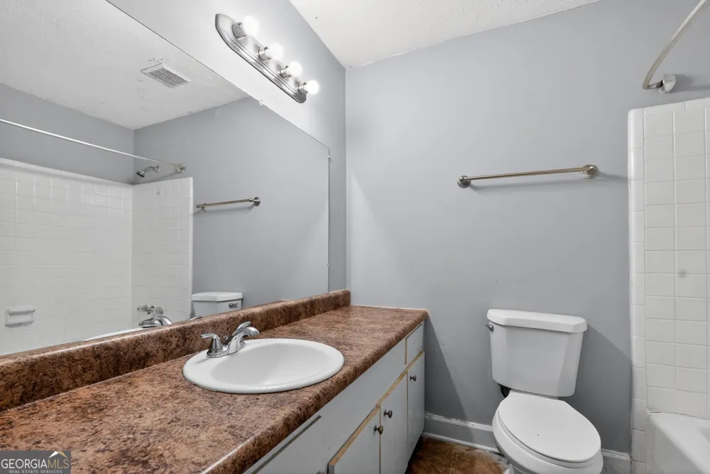 6925 Kimberland Gardens LN Lithonia, GA 30058