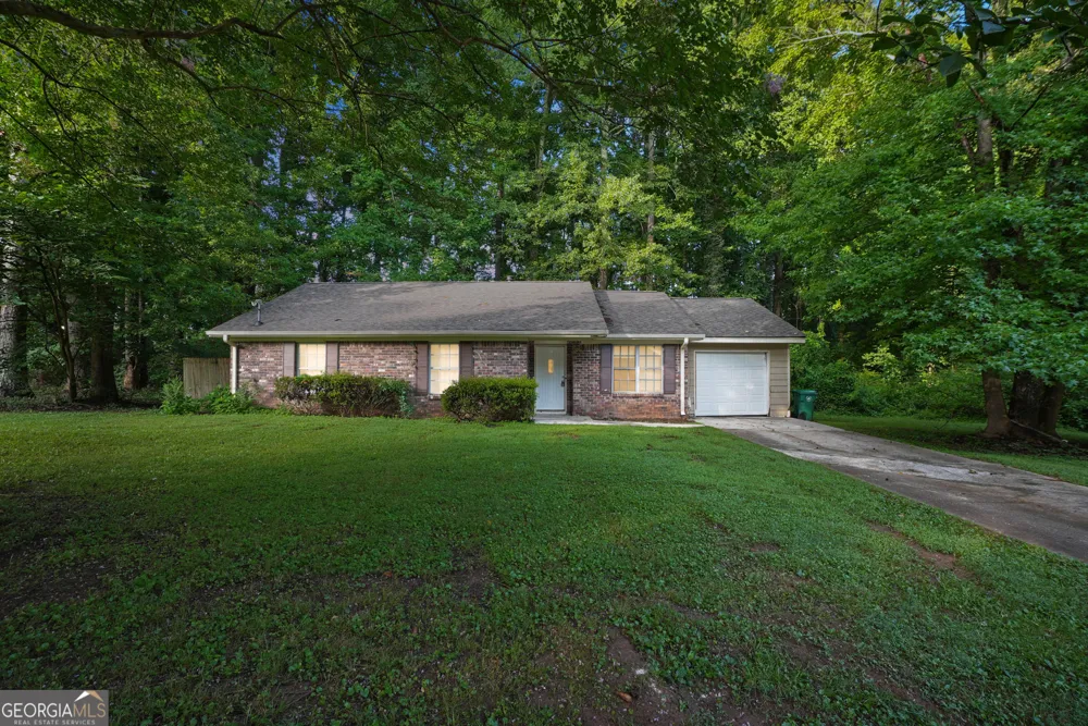 5881 Seam ST Lithonia, GA 30058