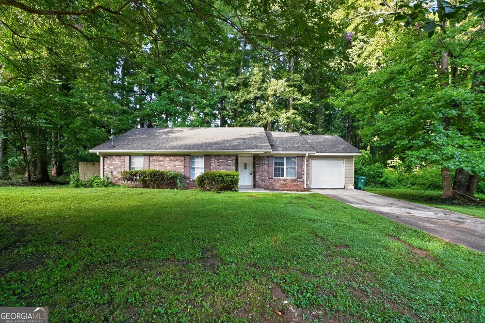 5881 Seam ST Lithonia, GA 30058