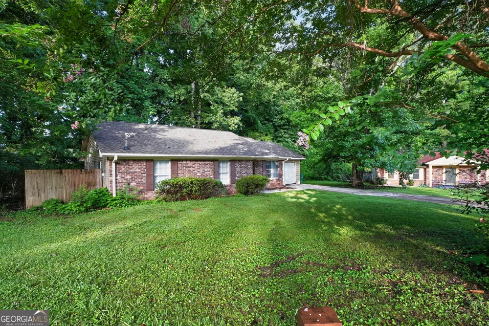 5881 Seam ST Lithonia, GA 30058