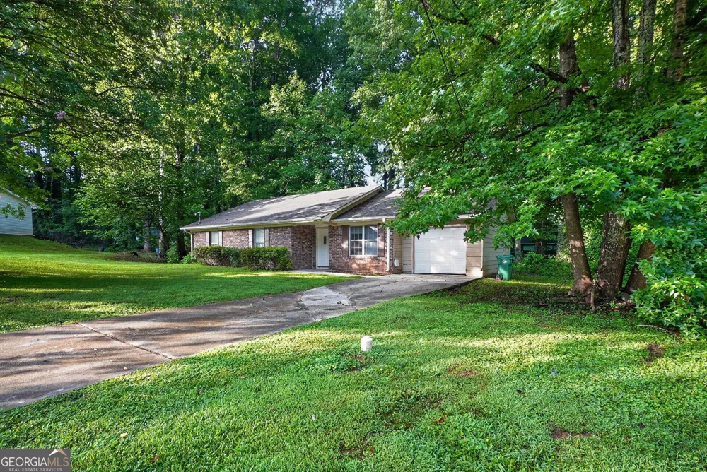 5881 Seam ST Lithonia, GA 30058
