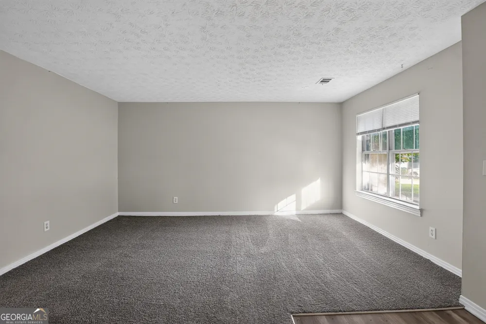 5881 Seam ST Lithonia, GA 30058