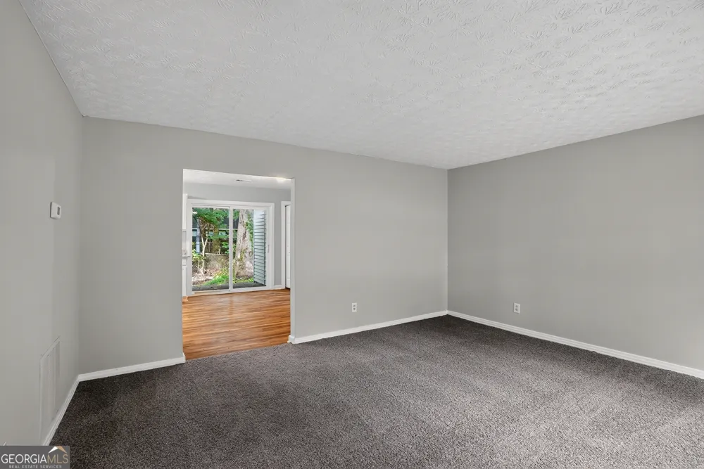 5881 Seam ST Lithonia, GA 30058