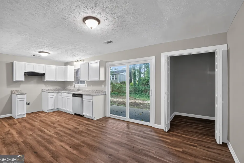 5881 Seam ST Lithonia, GA 30058