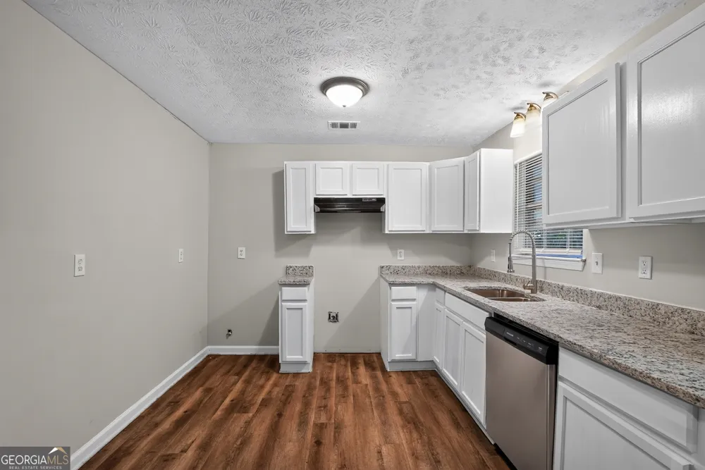 5881 Seam ST Lithonia, GA 30058