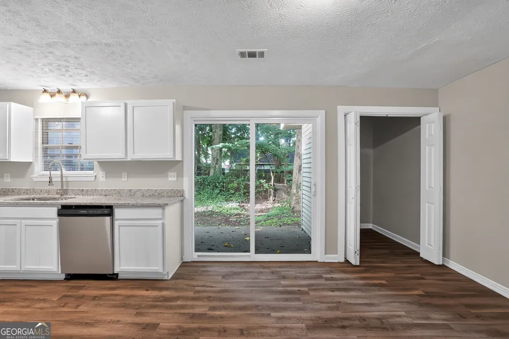 5881 Seam ST Lithonia, GA 30058