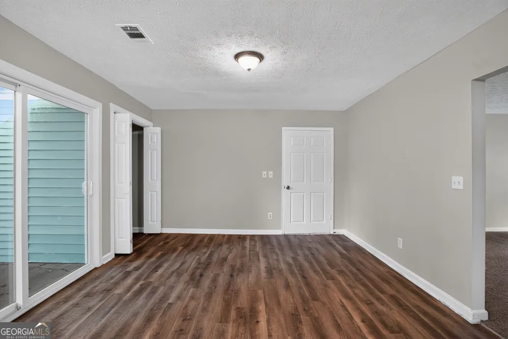 5881 Seam ST Lithonia, GA 30058