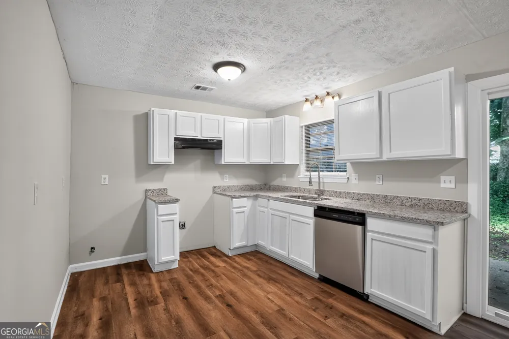 5881 Seam ST Lithonia, GA 30058