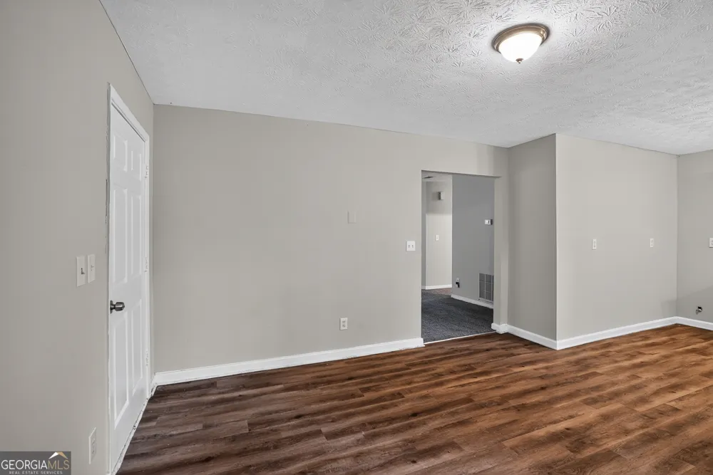 5881 Seam ST Lithonia, GA 30058