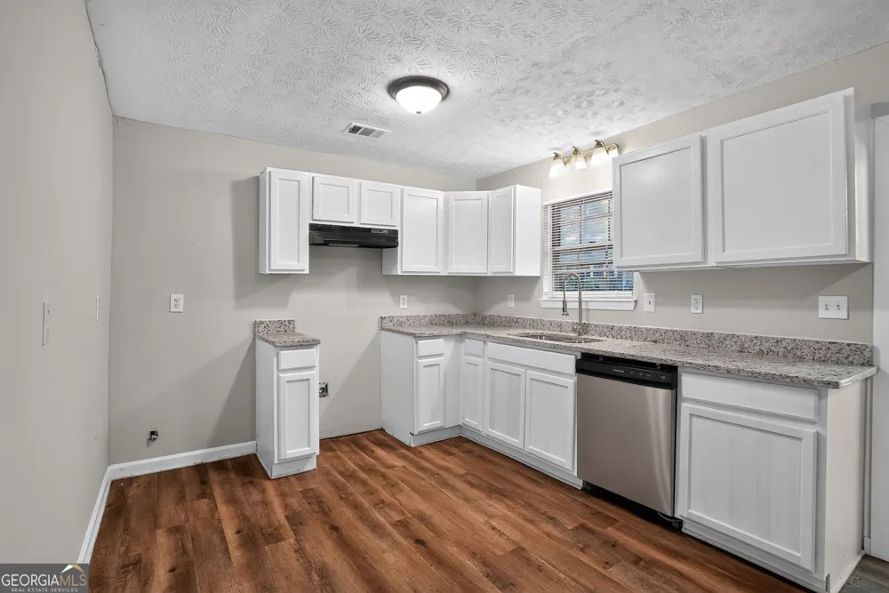 5881 Seam ST Lithonia, GA 30058