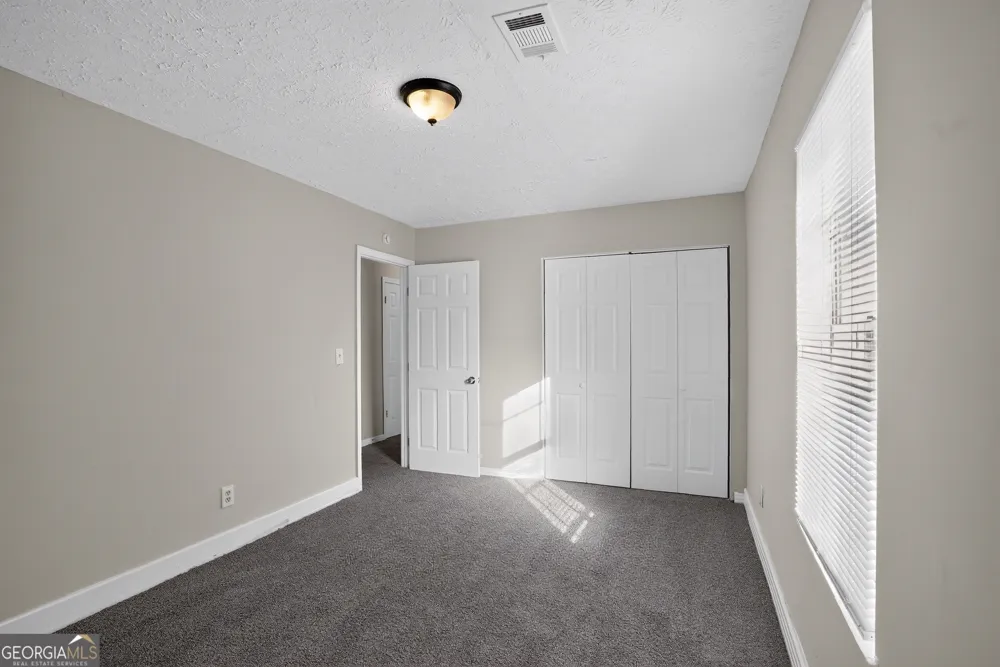 5881 Seam ST Lithonia, GA 30058