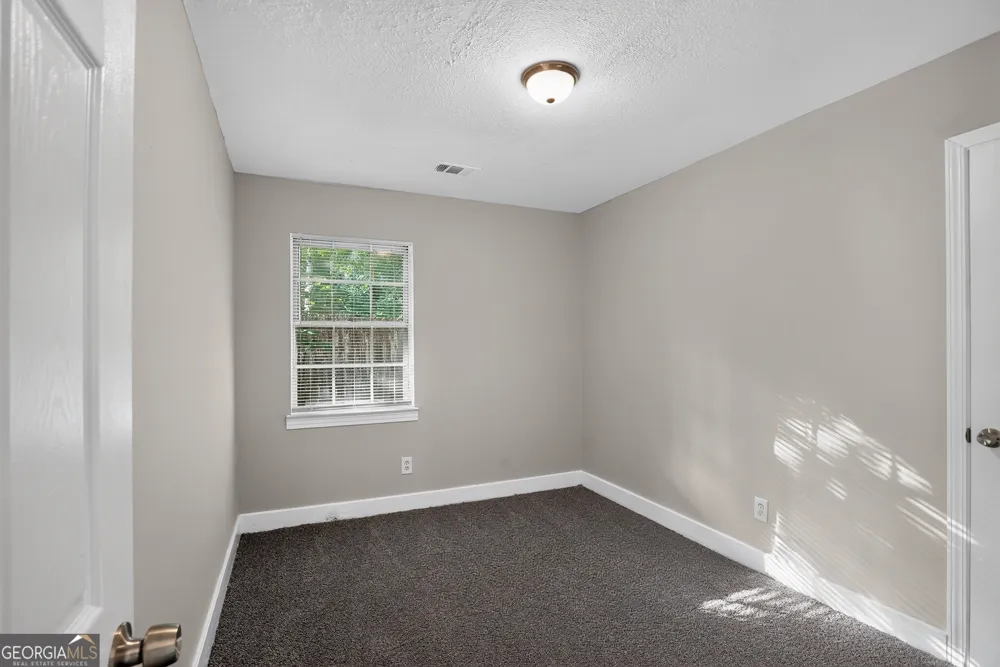 5881 Seam ST Lithonia, GA 30058