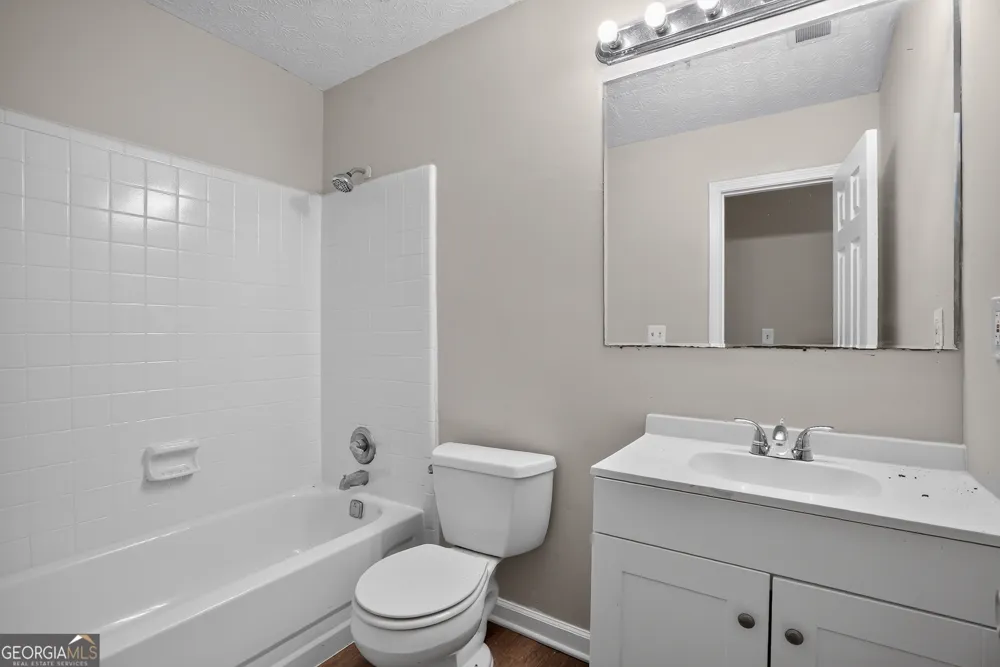 5881 Seam ST Lithonia, GA 30058