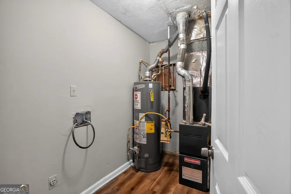 5881 Seam ST Lithonia, GA 30058