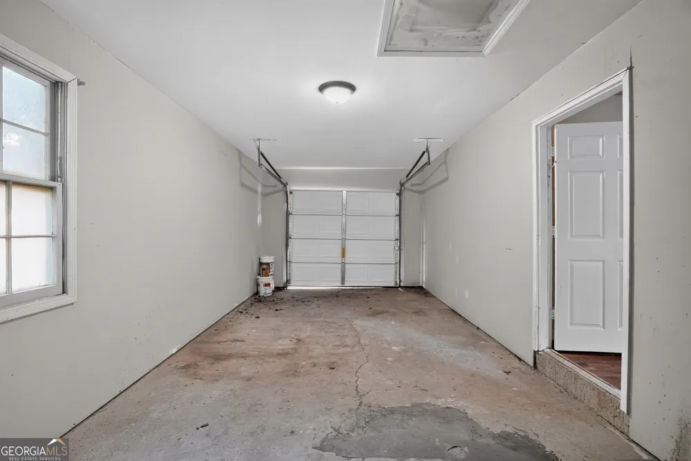 5881 Seam ST Lithonia, GA 30058